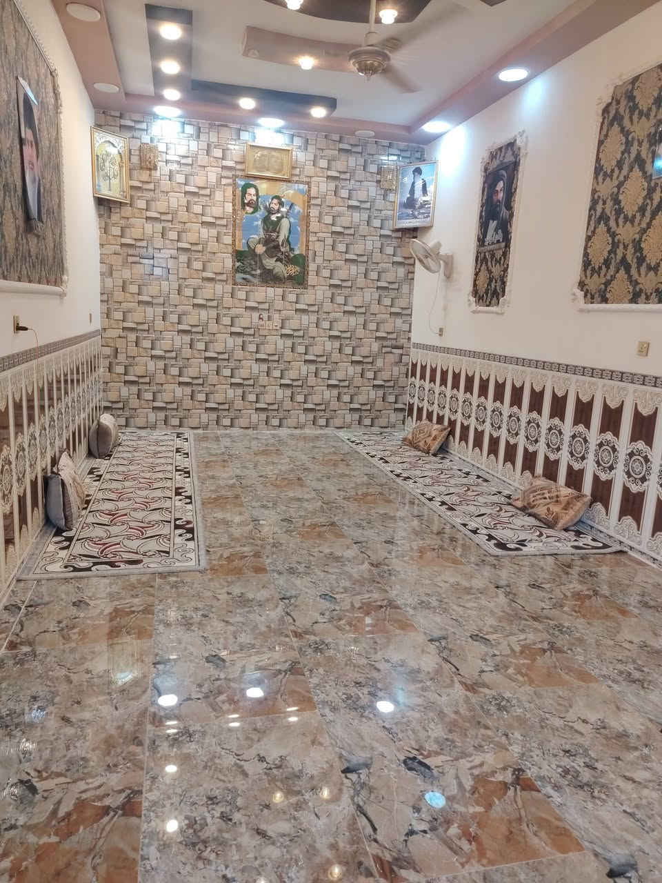 دار حديث للبيع الاسكان الصناعي🌟
📍 الاسكان الصناعي 
🏠 طابقين
📐 المساحة: 200 متر
📑 نوع العقار: طابو 
↔️ الواجهة 10متر والنزال 20 متر
✨ يحتوي على: ▪️ 4غرف نوم
▪️ صالتين
▪️ ديوانية
▪️ مطبخ
▪️ صحيات 3
للاستفسار ***********
