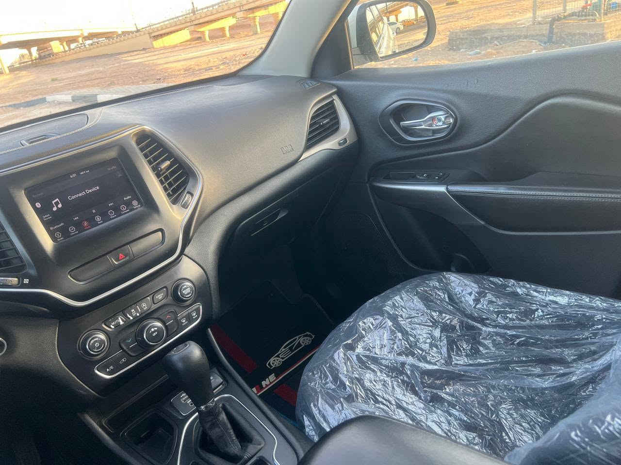 جيب بزون 19 رقم نكليزي الجديد سنويه 31 حره تحويل مباشر باي محافظه تتحول سياره جديده كلش جاهزه الف ماتصرف عليه كير مكينه حداده تبريد ثلج كله كفاله حادثه جملغ وبنيد ورشه بل باب  ‏‪***********‬‏ السعر 100 سعره مناسب كلش
