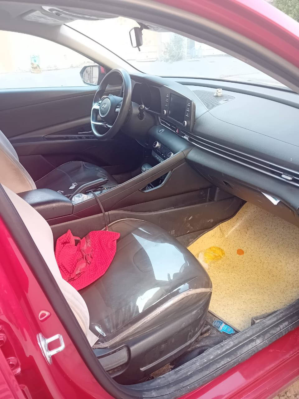 السلام عليكم حبايبي النتره موديل 2022 
وارد امريكي 
السياره مغلفه دواخلها بل كامل والصندوك 
السياره ضربتها جداً خفيفه فقط خشم البنيد
بصمه 
تشغيل عن بعد
رادارات 
والمواصفات المعروفه 
السياره سعرها 152 وبيها مجال  
مكان السياره بغداد السيديه 
*********** واتساب
