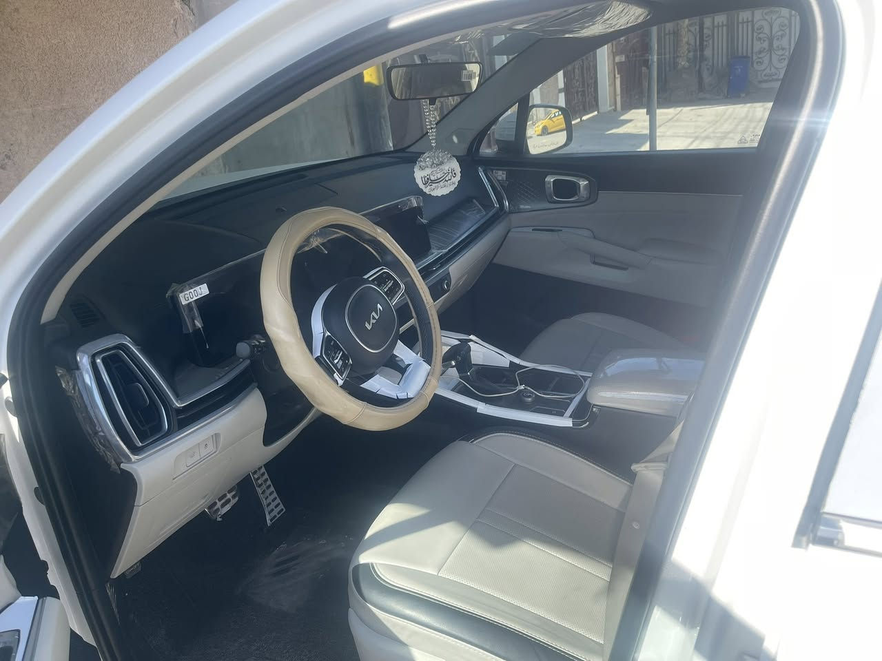 سياره سورنتو 2024
ضمان الدوليه 5 سنوات 

ماشيه 14 ونص 

رقم بغداد ب سمي 

المواصفات 

شاشه متصله 

شاحن واير ليس 

4 مودات قيداده 

تحكم جهتين 

تبريد شاشه لمس 

مسجل لمس 

بصمه تشغيل عن بعد 

محرك 2500 … 4 سلندر 

شاشه كامره نفكيشن خرائط 

الباب خلفي كهرباء 

زينون 

حساس امامي خلفي

كامره دوراره

كشن كهرباء 

مغلف الكشنات جلد 

و الكاعيه جلد

السعر 280 ورقه بيه مجال 

بغداد بغداد الجديده 

***********
