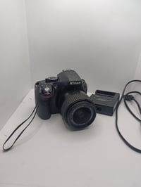 نيكون 5200 • كامرة نضيفة • ملحقات كاملة