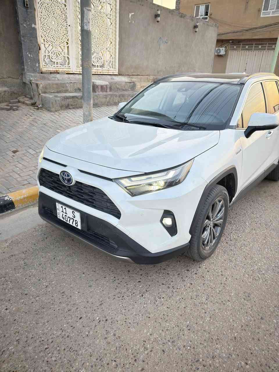تويوتا راف فور موديل ٢٠٢٤ فول مواصفات ماشيه ٣٧٥٠٠ مكاني كربلاء سعر ٢٣٠$  رقم ***********

