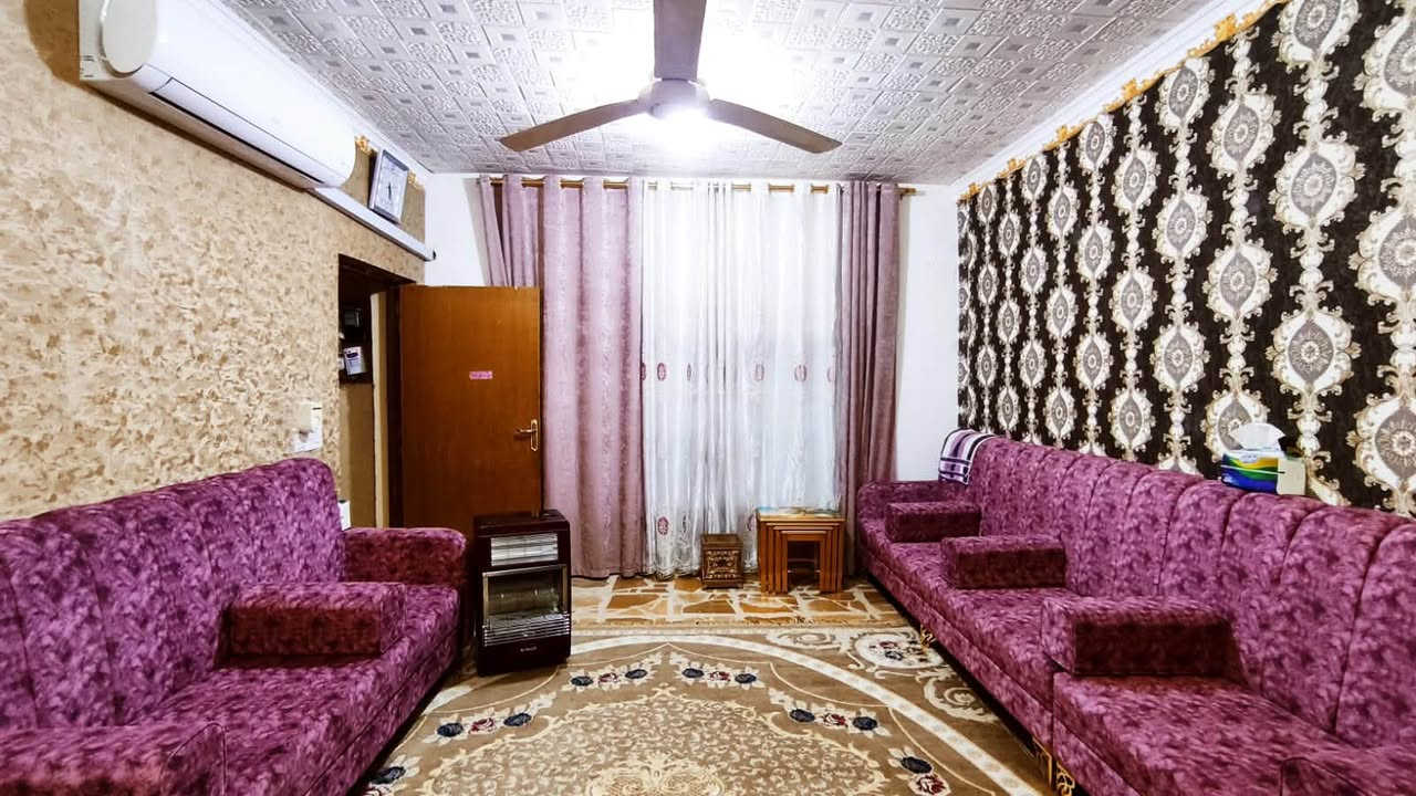 #بيت_للبيع 
📍موقع البيت حي الأندلس رابع فرع خلف أسواق الخزرجي 
📍مكون من طابقين يحتوي على 5 غرف نوم 
📍سند طابو صرف بأسم شخص واحد 
📍مساحة 233 واقع الحال240
📍السعر 165 مليون وبي مجال للشراي 
للتواصل واتساب او اتصال 
***********
