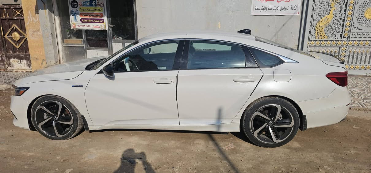 هوندا اكورد هايبرد سبورت موديل 2022 
حادثها بنيد امامي مبدل و خشم جامرلغ الأيمن مع ايرباك ستيرن
رقم بغداد  باسمي تحويل ثاني يوم
صور السيارة مع الحادث
المواصفات :
المحرك : 2.0 
كير بصمه 
مانع انزلاق 
شفتات ستيرن 
دخول الذكي 
شاشة ذكيه 
قيادة الذاتية
تشغيل عن بعد 
عداد الكتروني 
كرسي كهربائي 
أنوار نهارية LED
رادار مانع التصادم 
كاميرا خلفية بثلاث اوضاع
أنماط القياده المتعدده Ev,Eco, normal, Sport
سايد بريك بصمة 
نظام Apple car play
حساس ضغط الاطارات TPMS
 ويل 19 رياضي
مع مواصفات اضافيه مثل
أزرار التحكم من مقود رادارات + الهاتف + المسجل + الخيارات 
رادار حماية من التصادم في حاله وجود خطوره وعدم انتباه السائق
وتخفيف سرعة السيارة تلقائياً
مكاني 
ديالى بعقوبه حي المعلمين 
للاتصال او واتس اب 
*********** بعقوبة, ديالى
