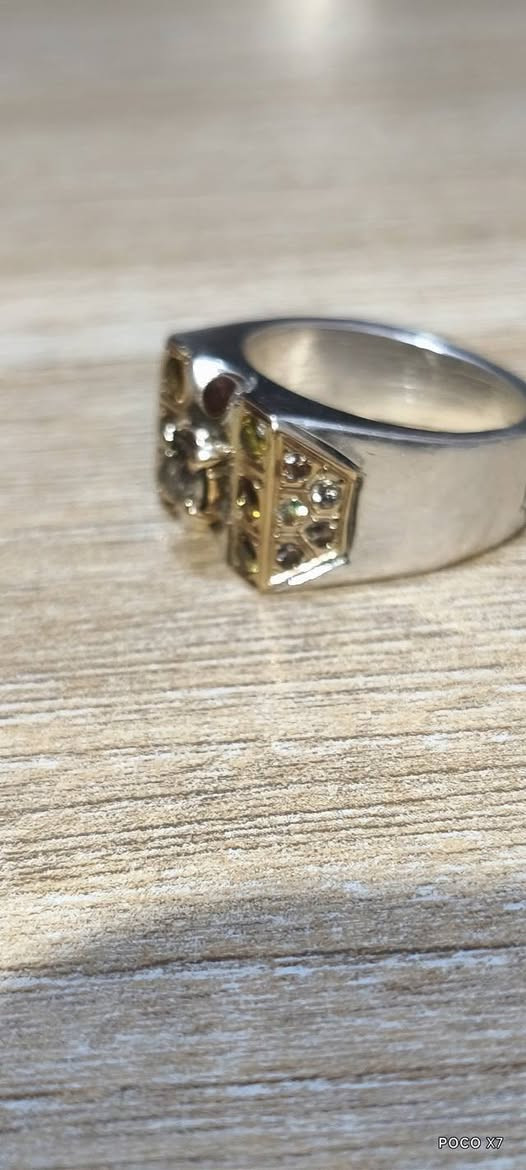 سلام عليكم. ماسه صفاح ماس ذهب مثل ما موضح بالصور صياغة حسنين قياس 22/23 للاستفسار (***********)
