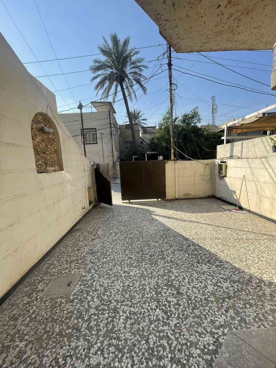 � فرصة ذهبية 
 #للبيع  بيت بسعر 600 مليون   في قلب  #السيدية 🔥
📍الموقع البيت : مربع الاقتصادين خلف شارع العلوه              

#لمعرفة #السعر #الرقم ( 2 ) #سأتي #السعر #مباشره

🏡 تفاصيل العقار:

 • المساحة: 168 م²
 • الواجهة: 6 م
 • النزال: 28 م

✨ التقسيم الداخلي:
الطابق الأول: صالة   + مطبخ + حمام + غرفة نوم 
الطابق الثاني: 3 غرفة نوم  +حمام  
الطابق الثالث: بيتونه            

📞 للتواصل: *********** (اتصال أو واتساب)

🏢 مكتب برج الياقوت للتطوير العقاري
📍 السيدية – شارع مركز الشرطة، بجوار صيدلية وصال شوقي، مدخل شارع أبو النخيل
