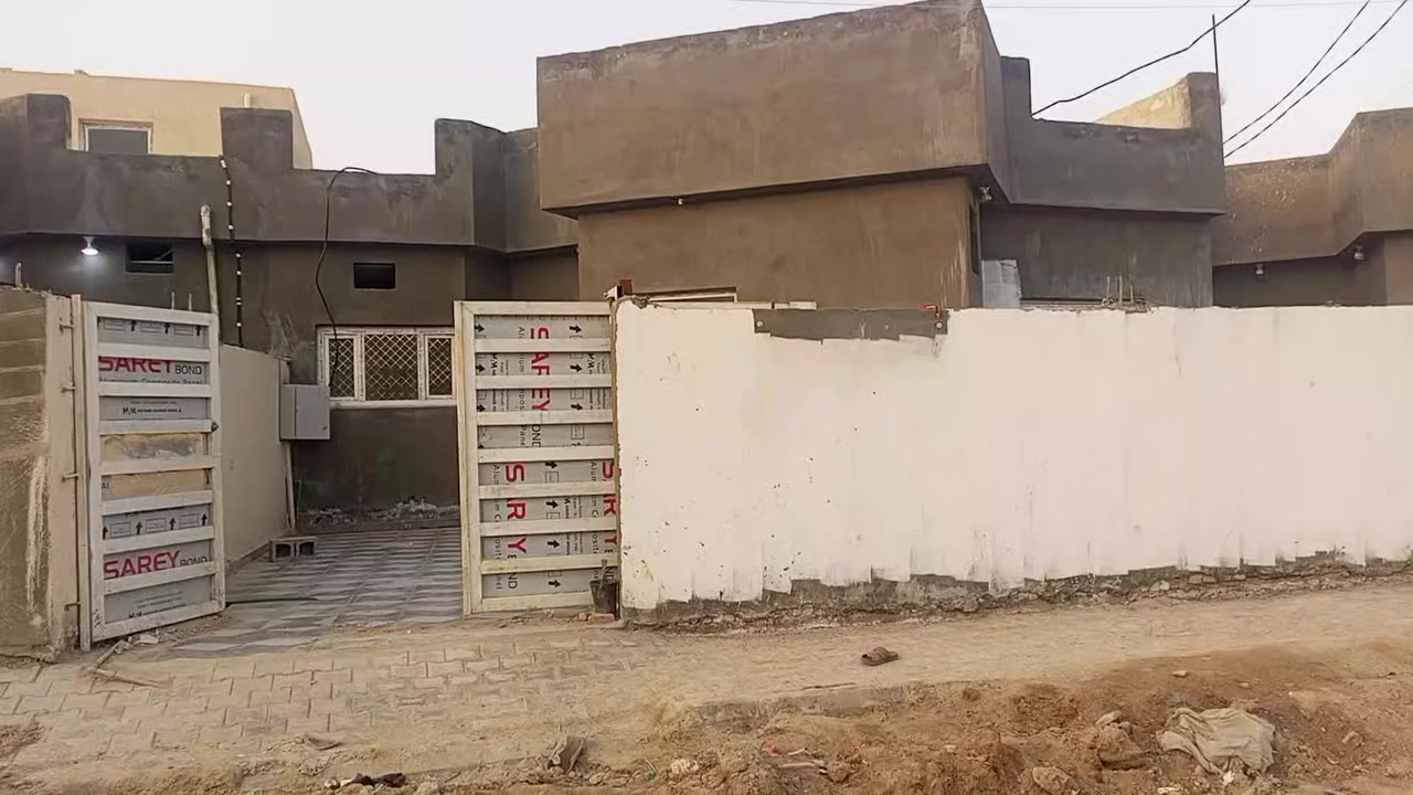 السلام عليكم ورحمه الله وبركاته 
#مساحه200متر 
في مجمع بوابه المثنى 
بصف الركن 
مطلوب للمصرف العقاري 104مليون 
غرفتين وصاله ومطبخ وصحيات داخليه خارجيه وبراني 
كافه الخدمات موجوده 
البيت حاليا فارغ وجاهز لسكن تسكن بنفس اليوم 
الاستفسار أكثر اتصل على الرقم التالي واتساب 
***********
***********
من لديه الرغبه بعرض عقار نوفر لكم المشتري بقرب وقت ممكن
