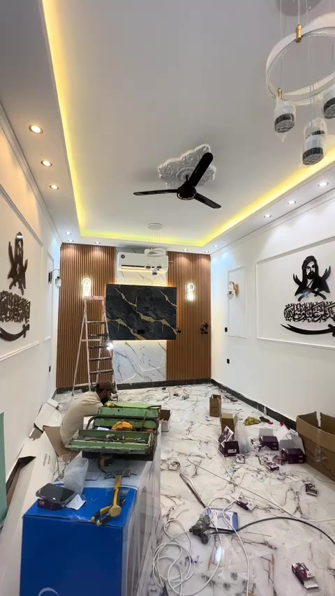 سلام عليكم. اشتغل كافه لاصباغ وديكورات وسقف ثانوي وتغليف جدران والواجهات ***********
