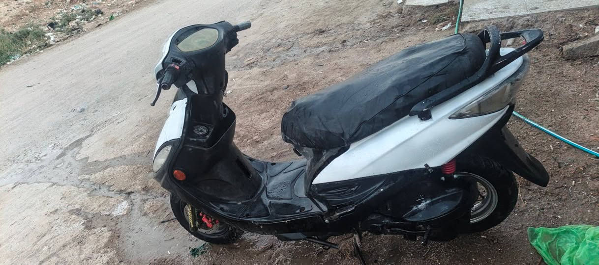 دراجه جي فور شغاله سلف هندر سكنات اشاير بك لايت كهربائيات كامله قفل جنطة قفل سكان  كفرات ختم واحد ماناقصها ايي شي سعرها 250 وبيها مجال مكاني بلفضليه رقمي ***********

