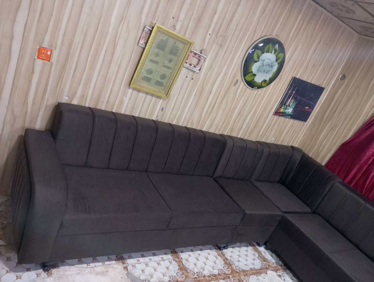 ديوان ١٠ مقاعد للبيع جديد ممستخدم درجه اولى تفصال مو سوكي السعر ٣٢٥ بي مجال بصيط مكان بغداد الحرية موجود توصيل بكروة رقم الهاتف ***********
