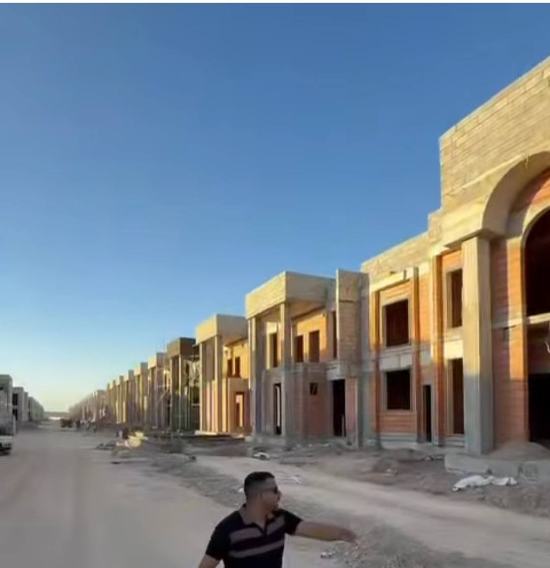 السلام عليكم والرحمة..🏠
من ارقى المجمعات كركوك موقع وبناء ضخم ومميز..💎فرصة استثمارية او امتلاك دار في المجمع ..الراقي💓
للبيع دارين كل دار ٢٠٠م طابقين ..  🌟مجمع النجوم الاول🌟 المطل على الشارع الرئيسى لمطار كركوك..
السعر الدار ٢٠٠مليون فقط
***********
***********
