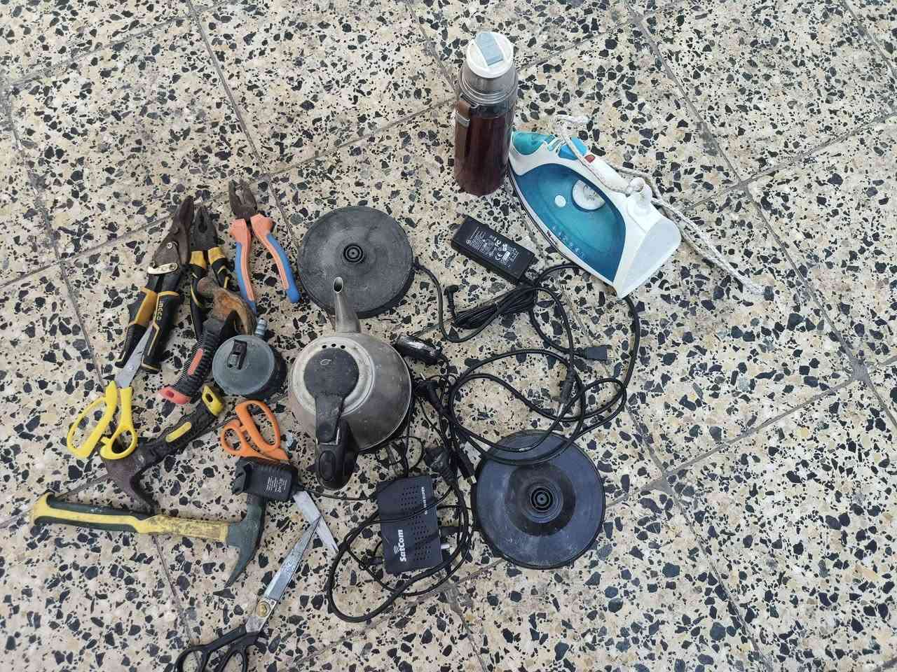يابا مال مستعجال هذني اريد كلهن ب 20 الف والجواني الاصفر بملابس اطفال وبيهن كتافات مال اطفال وبيهن ملابس مال احذيه ***********
