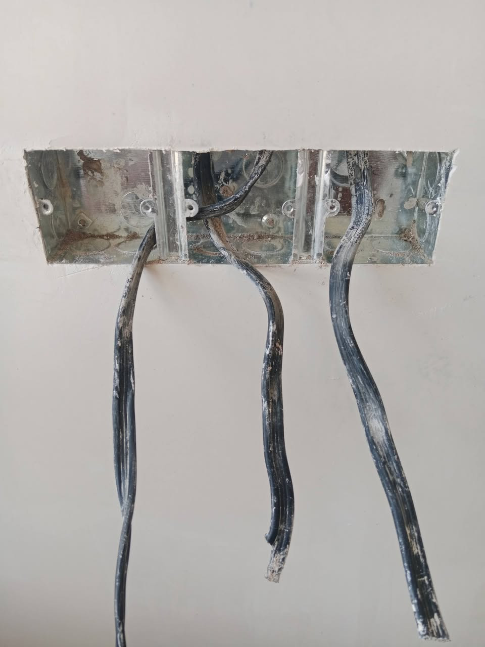 السلام عليكم 
شقل درجه اوله جص وبورك .المتر 6000 الف داخل بغداد 
فقظ رقم الهات ***********
