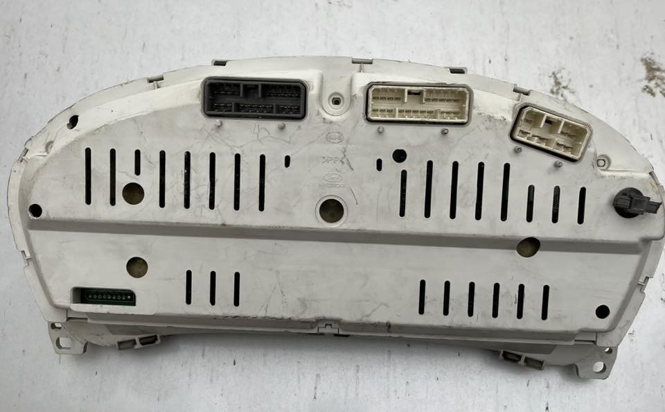 سلام عليكم اخوان 
متوفر دشبول گيجات توسان ٢٠٠٧-٢٠١٠ ابو الحماوة 
رون ٨ بلادي بانزين مال حاوية  .
السعر ٩٠ الف 
للاتصال /  ***********
