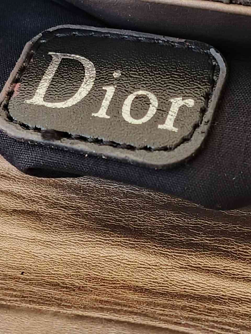 Dior 😍


**إذا كنت صاحب هذا الإعلان وتريد حذفه لأي سبب، رجاءا أرسل رسالة إلى الدعم الفني**