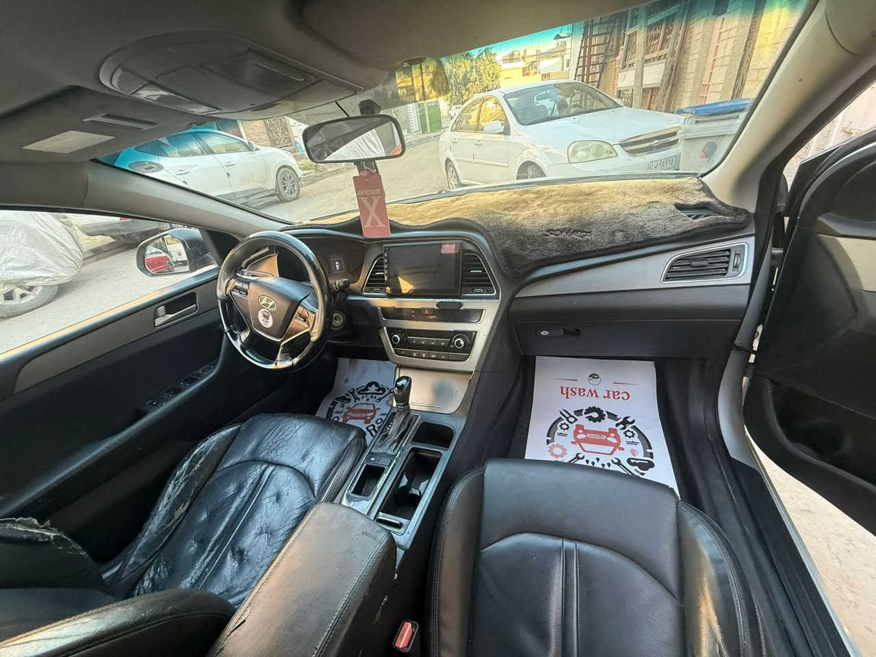 سلام عليكم
هونداي سوناته 2016

وارد خليجي 
السياره نضيفه كلش 

وأحلى بهواي من الصور 

كلين تايتل بس بيها طخات بسيطه ومعالجها 

صدر امامي وخلفي جديد

محرك وكير كفاله عامه 

سعر السياره 133$ وبيها مجال بسيط 

مكان السياره الطوبجي 

***********
