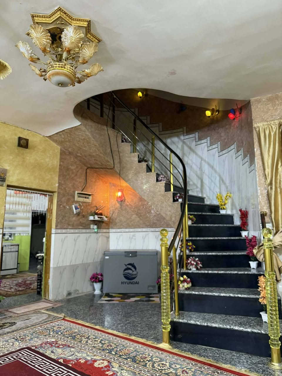 دار للبيع مساحته 400 يحتوي ع استقبال وهول وغرفتين ومطبخ حار وبارد وصحيات دخليه وخارجيه سند ل 25 ويحتوي ع محل وشارعه تبليط
المكان حله كريطعه مقابل سيطره الوزير
الاستفسار ***********
