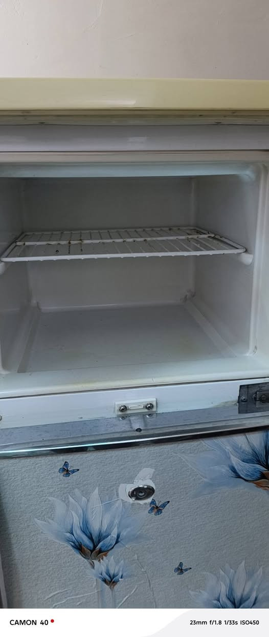 ثلاجه مبرده مجمده كلهن نظيفات ***********
