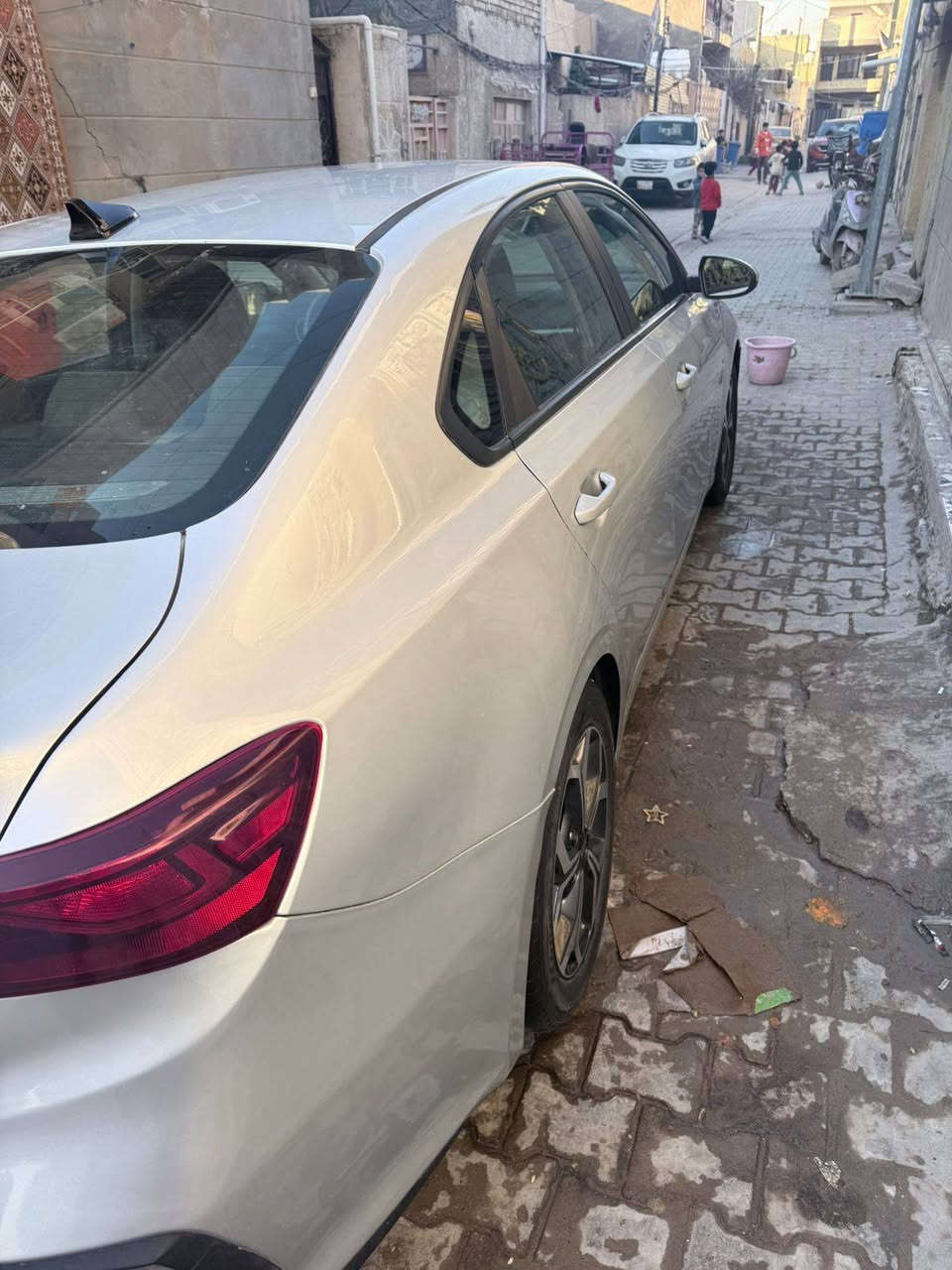 السلام عليكم سياره فورتي 2020 مكينه دوش 2000 كير AT المرغوب ماشيه 87لون سلفري حادثها قبق جنطه مبدل وجاملغ الايسر خلف السائق رقمها شمالي اربيل بيها طخه خفيفه موضحه بالصور السعر 120 ما عليها اي غرامه 
بغداد ا  شعله ***********   صور الحادث داخل المنشور
