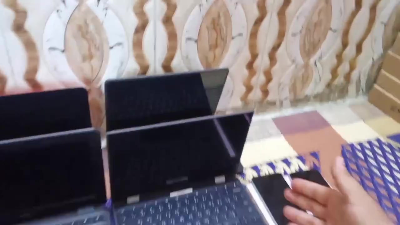 السلام عليكم
 تتوفر حاسبات وموبايلات كولشي موضح بالفيدوات البيع فحم التواصل عبر الواتساب ***********
