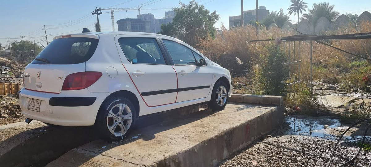 بيجو ٣٠٧ موديل ٢٠٠٤ للبيع
السعر ٥٥ ورقه وبيه مجال 
السياره كامله بس بيه نواقص بسيطه تشوفه بعينك 
العنوان بغداد القاهره 
***********
