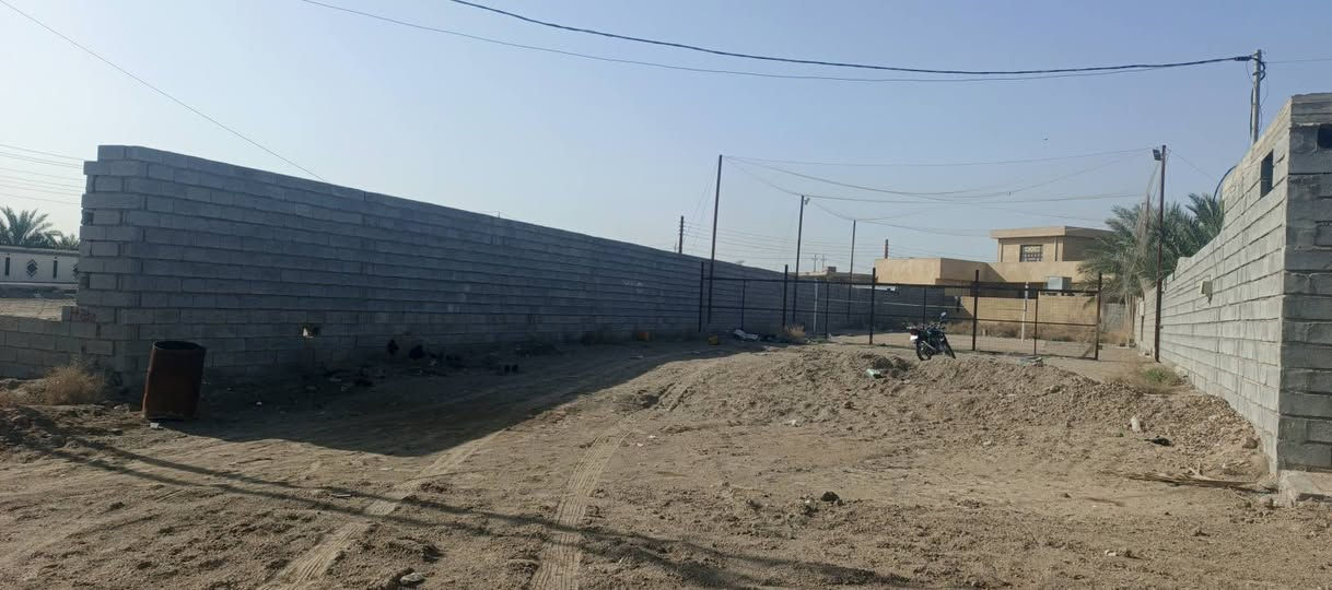 سلام عليكم قطعة ارض للبيع المساحه 800 متر ع شارع متوفر ماء و كهرباء و سكن كامل خدمات فيه ملعب طاره 
الشهابي الفلوجه قرب جامع الحبيب المصطفئ سعر 35مليون و بيه مجال ***********
