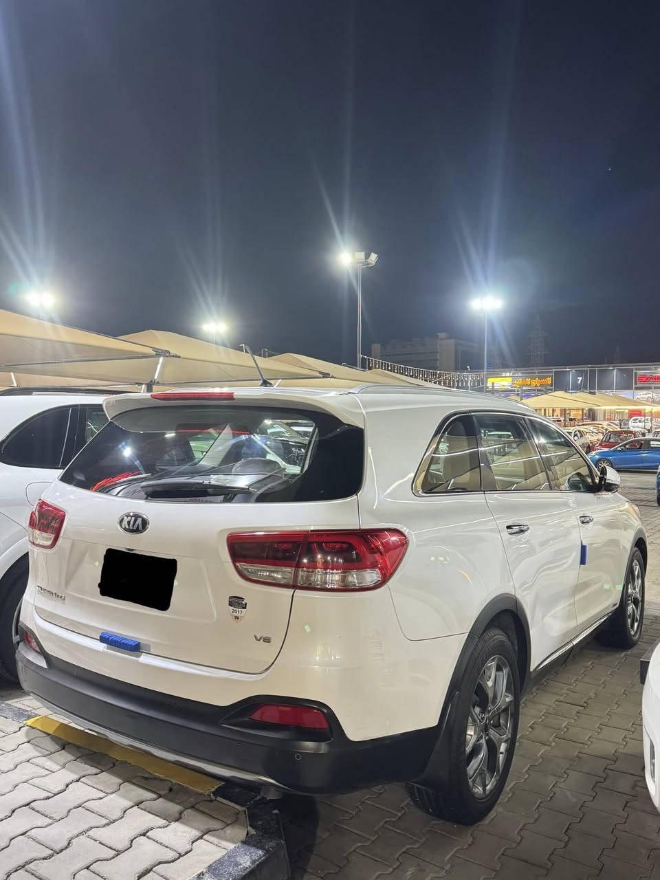 السلام عليكم
للبيع 
كيا سورنتو خليجيه 
موديل 2016
فئه SPECIAL
لون ابيض 
رقم بابل اب اسمي تحويل مباشر  مشروع وطني 
مكفوله كفاله عامه صبغ او التبديل  عدا بارد بل جاملغ الأمامي كلش بسيط 
عداد المسافه 130
مواصفات السياره
جلد 
تحكم استيرن 
كشن كهربائي
تحكم استيرن 
أشاره بل مري +مري شفط +إشاره تركيب 
بصمه 
جنطه كهرباء 
لد امامي 
لد خلفي 
لايت عدستين 
ويل كب 
زراك بل لايت 
بانوراما 
٦سلندر 
٧راكب 
تبريد ٣قطع 
فور ويل او شغال يعني ما شايليه 
انضمه قياده نورمل و سبورت و ايكو 
السياره جديده بمعني الكلمه حداديه تخم تاير كير مكينه كلهن جدد او اي نقص ما بيه او ما يحتاج اله دينار 
مكان السياره كربلاء المقدسه 
للشفسار اكثر ***********
