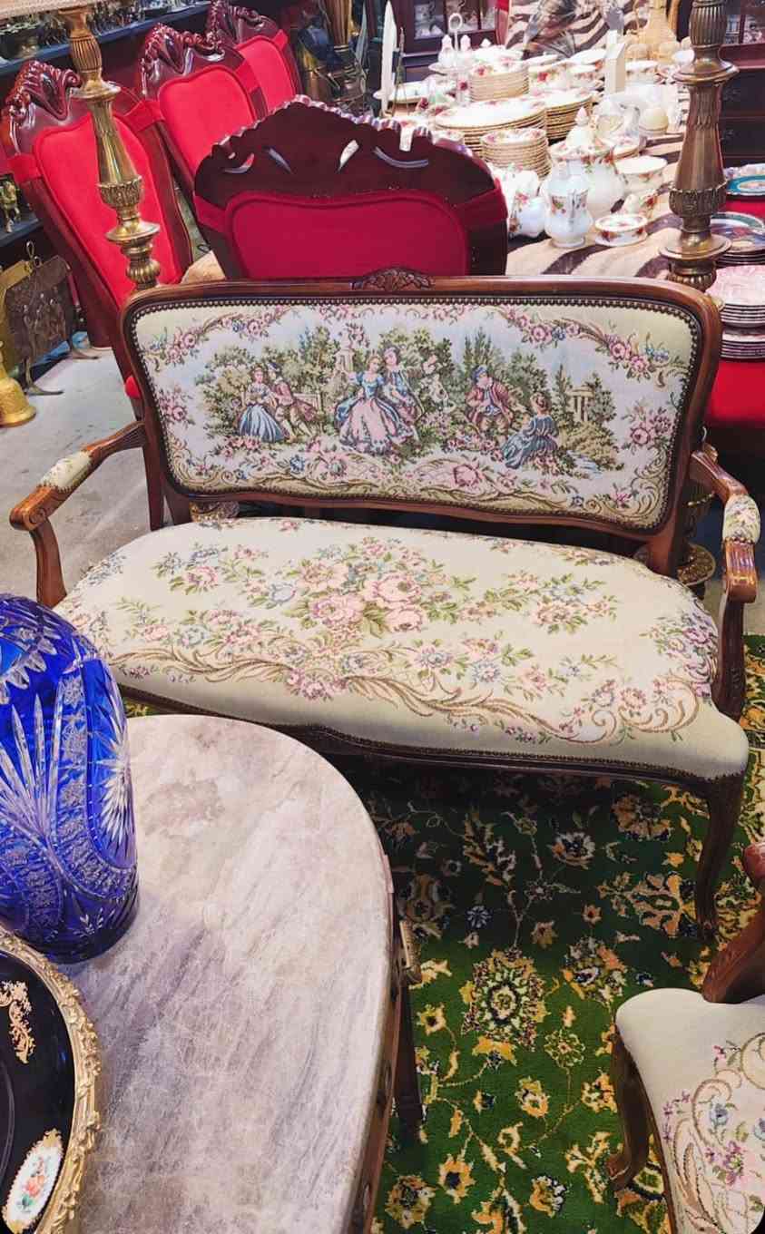 تخم نصفي فرنسي نادر قديم جدآمحل سليمانيه سروري توصيل موجود وات ساب ***********
