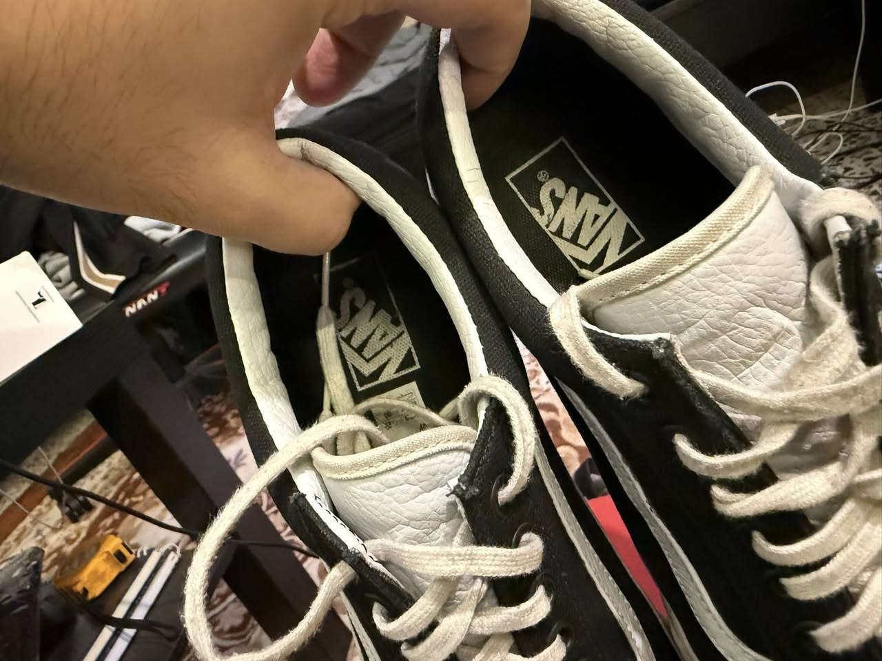 فانس اولدسكول اسود لسان جلد اصلي 100%
قياس ٤٣ ونص 

السعر ٢٠ 

متوفر توصيل بغداد والمحافظات


**إذا كنت صاحب هذا الإعلان وتريد حذفه لأي سبب، رجاءا أرسل رسالة إلى الدعم الفني**