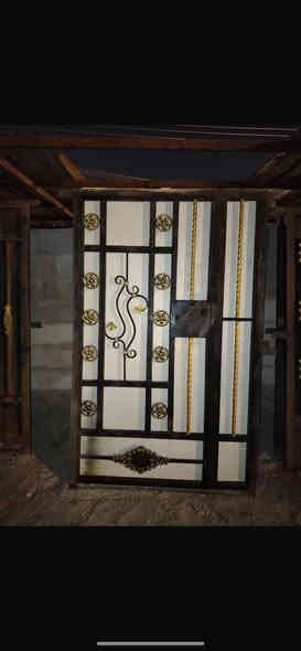 للبيع أبواب خارجيه جمله شرط كله جديد وحديد ثقيل  ومامستخدم  قياس الباب 130عرض ارتفاع 210 ابيع جمله ومفرد عددهم 25بابسعر الباب الواحد 130قفل قفل قفل  العنوان البصره شغل درجه اولا***********
