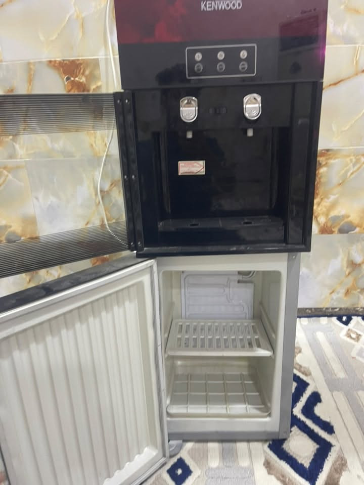 براد شركة KENWOOD
جديد استعمال قليل
وشرط فحص الماء البارد
والماء الحار
والثلاجه شرط تجميد
جديد معنى الكلمه 
السعر 130الف
مكاني بغداد بلديات 
***********
يوجد توصيل
