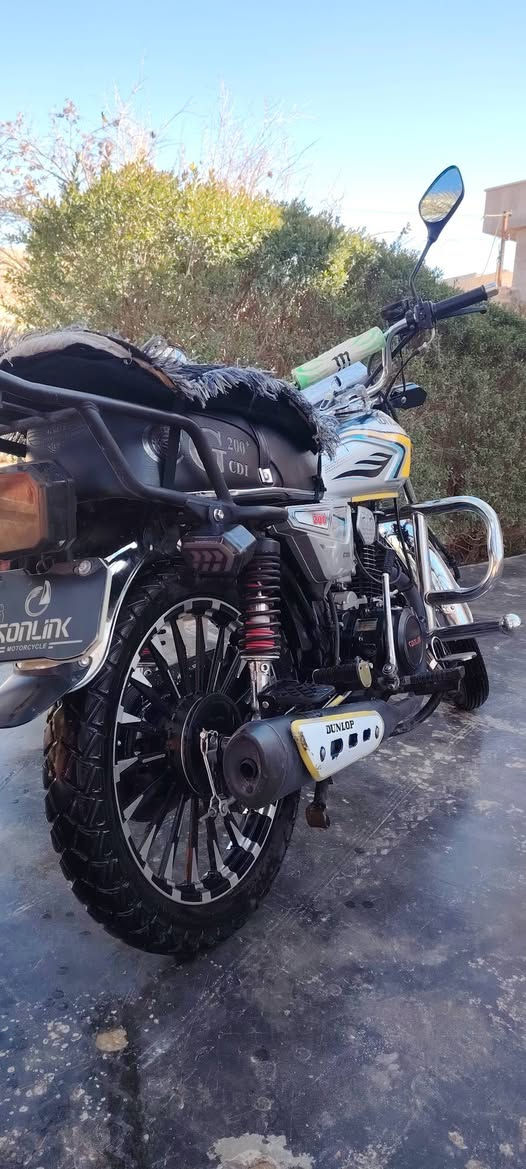 سلام عليكم سونك موديل 24 محرك 200 زنجيل محرك مكفول نشاطه خير من الله موطور جديد بمعنئ الكلمه السعر خاص او اتصل عل رقم ***********
