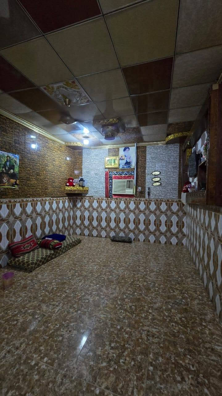 🏠دار للبيع📍دار للبيع🏠 
✨تجاوز تجاوز تجاوز✨ 
🔶 القبله حي الرشيد المساحه 200متر السكف جينكو شغل درجه اولى غرفتين وصاله ومطبخ واستقبال وصحيات وكراج يبعد عن التبليط 150متر ماعليه ازاله السعر 15 وبيه مجال للشراي للتواصل واتساب فقط متواجد ***********
