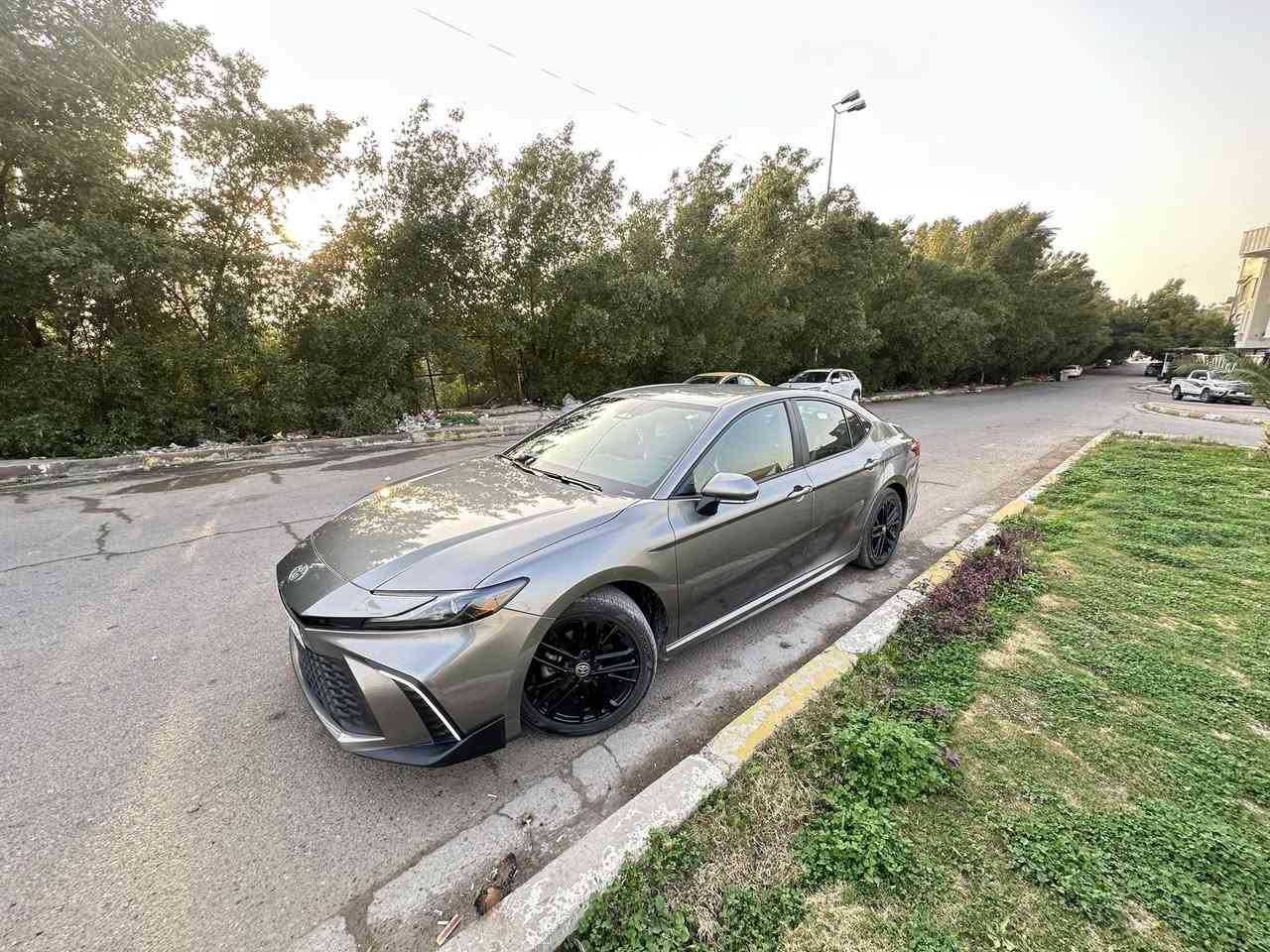 ♻️ تويوتا كامري2025SE
‏♻️ Toyota Camre   HEV 2025 ♻️هايبرد

 🌈لون السياره :(رصاصي غير محدد  )مميز اللون الجديد 🩶

🚘عداد المسافه:12000mi
🚘 بلد المنشأ : اليابان 🇯🇵 وارد امريكي 🇺🇸
🚘 سعة المحرك 2,5L هجين انسى شي اسمه صرف بانزين
🚘 مقاعد جلد لون رصاصي
🚘 عدد 12 AIR BAG
🚘شاحن موبايل اصلي (وايرلس)
🚘رادارات جانبيه وخلفيه واماميه
🚘 مقعد السائق تحكم كهربائيه
🚘 لد امامي ليلي ونهاري
🚘 لايت زينون LED + 
🚘  اشاره مرايه 
🚘 ويل كب 18black
🚘 مفتاح التشغيل بصمة + دخول ذكي +صندوك بصمه
🚘 شاشة + كاميرا دوارة اصلية
🚘 أوضاع القيادة  Drive Mode
🚘 حساسات ضغط اطارات
🚘 تبريد شاشة مناخين منفصلين 
🚘 قطعتين تبريد
🚘 هاند بريك كهرباء 
🚘كروس سرعه
🚘‏ Auto Hold  أوتو هولد 🚘
🚘انظمه القياده :سبورت ،نورمال،eco

🏁ملاحظه /ضرر السياره فقط باب عكس السائق  نفسه تصلح + بارد بالجاملغ الخلفي 👍

عنوان السياره📍..  /بغداد 

للاستفسار يرجى الاتصال على الرقم الاتي ☎️ 

  ☎️. واتساب ***********
