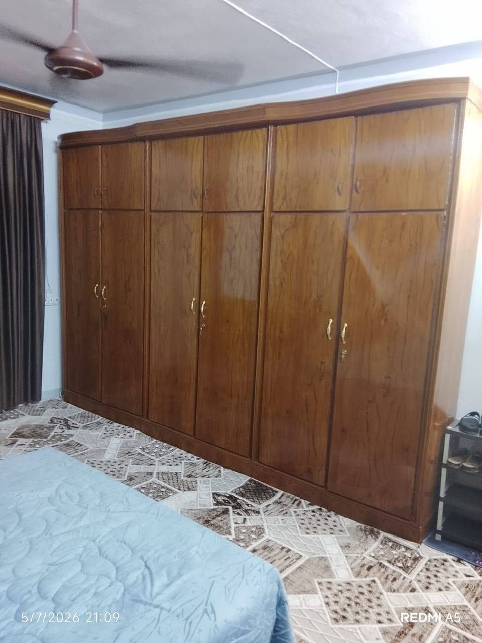 السلام عليكم

غرفة نوم للبيع مال عزابي مو مال متزوج وتعرفون بعد غرفة العزابي تبقى نظيفة ومرتبة

التصوير ظالمها خطية بالحقيقة أحلى يعني تعال شوفها شوفة شرعية وإذا ما عجبتك تشرب عصيرك وتروح

أريدها  ب850 وإذا صرت تبجي وتلح عليّ وتكلي ما عندي وواكع من فوك السطح ميخالف خطية أشوفك بيها شوية

يعني الحچي بيناتنه أريد بيها 800 والـ50 مال عَمْلة

وكل الهلا


**إذا كنت صاحب هذا الإعلان وتريد حذفه لأي سبب، رجاءا أرسل رسالة إلى الدعم الفني**