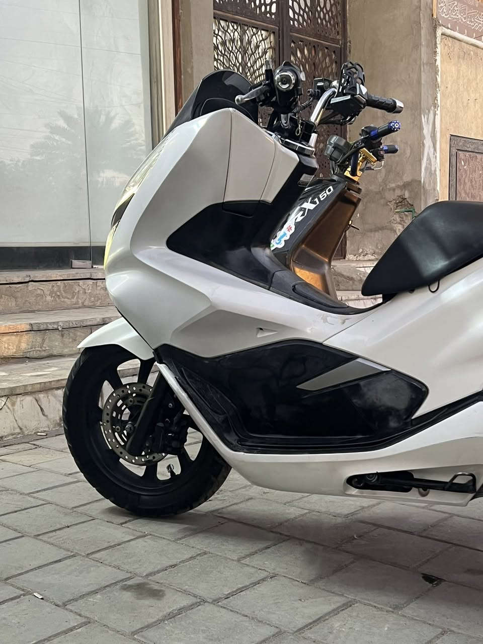 السلام عليكم.. pcx جيل الثالث الدراجه بيدي منزلها رمبه مكفوله عامه وخير من الله تحفه رايدها ب17 مكاني بغداد حي اور

***********
