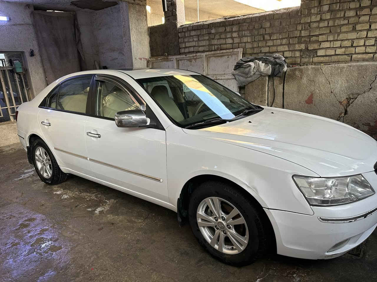 بسم الله الرحمن الرحيم
سيارة سوناتا خليجي 2011 
رقم بغداد وسيارة مكانها بغداد.

سيارة فول مواصفات.
مكينة 2400 وشادلها منضومه غاز،
السيارة بأسمي.

بيها طخه شبر بمقدمة السيارة (بالبنيد)،
ملاحظة: إذا تحب تشوف تفاصيل اكثر موجود فيديو بالمنشور تكدر تشوفها 

سعر السيارة 135 ورقة، وبيها مجال بسيط.
رقم الهاتف: ***********
