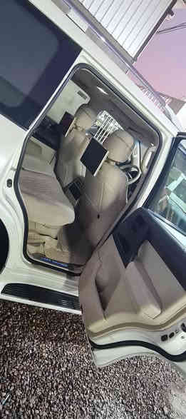 سلام عليكم لاندكروزر 18 وايدشن اصل ماشيه 120 الف سياره كفاله معنى كلمه بيها فقط صبغ بالداير مال جاملق الخلفي على صفحه اليسره قليل فقط وبارد بال باب الخلفي والباقي كله كفاله عامه 
كشنات كهربائي مكينه 8 سلندر رادار سياره حلوه وجاهزه معنه الكلمه رايديها 480 وبيها مجال قليل للإستفسار عن السياره 
رقم ***********
