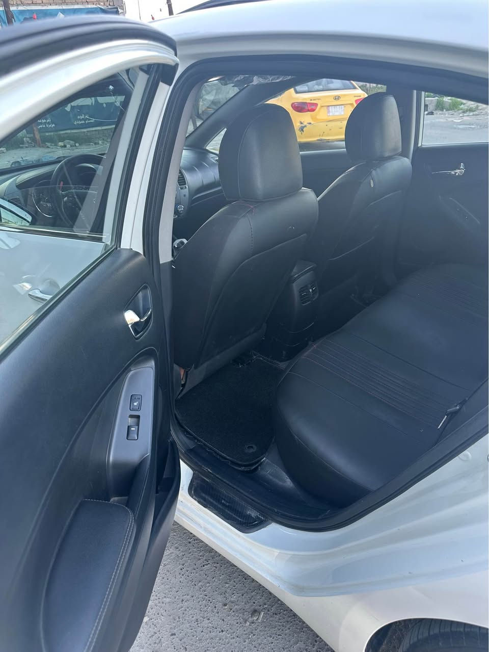 اسلام عليكم سيراتو 17 ايراني فول لفول محرك 2000  بيها قطعتين صبغ جملغ لهلال مالته ولباب هم هلال مالته ومرشوش واكو صوره بيها شخطه مبينه سعر 145 وبيها مجال رقم جديد قبل فتره حولتها رقم  لستفسار *********** بغداد, العراق
