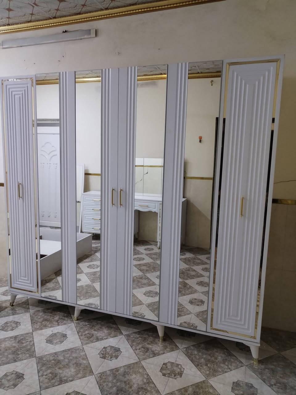 غرفه نوم تركي 8قطع مستعمل شهرين للستفسار ***********
