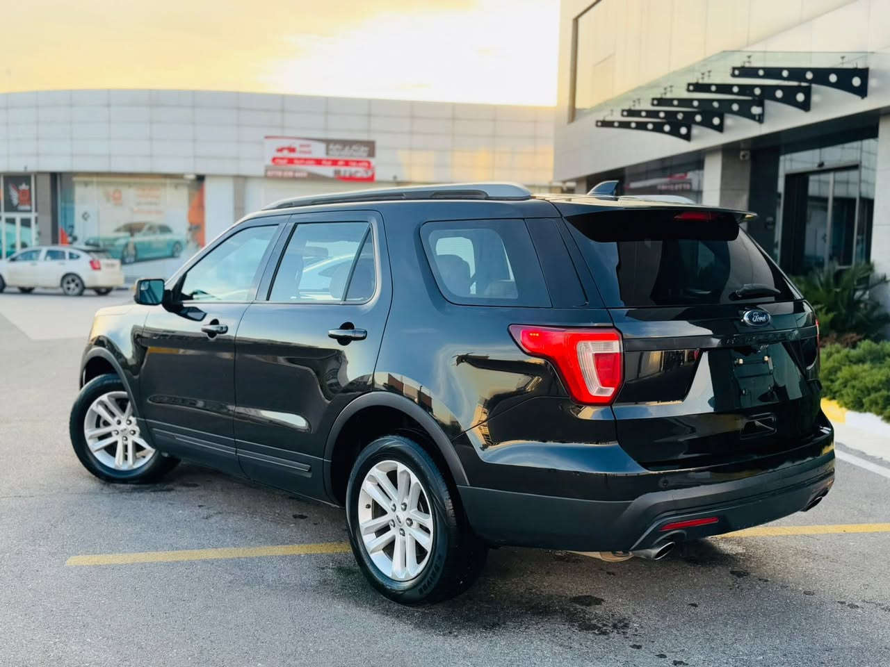 بسم الله الرحمن الرحيم
‏ FORD EXPLORER 2017
فؤرد أكسپلوره ر موديل ٢٠١٧
لون اسود
____________________________________
مكان🌆: سليمانية      سعر💵: 164$
تليفون📲: :*********** /// ***********
____________________________________
محرك V6 3.5L سته سلندر محرك مرغوب
گير و محرك بشرط مامفتوح
بدون صوت و صرف و خلل كل بشرط فحص
____________________________________
( بيها شبر صبوغ ) بدون أيرباگ و أمامي و خلفي كپس
أيرباك بشرط
سيارة حيل حيلوه نضيف
____________________________________
مواصفات
( داخل أسفر - ٧ راكب - تبريد مركزي - كشن كهربا - ڤوليوم - تحديد سورعه - ويل كه ب - بلاجكتور - وبعد )
____________________________________
اربع تايرات و ويل جديد
سيارة شرط بدون اى نواقص گير و موحريك و حدادي و كاهرباى كولة بشرط شهر 
سنوي بأسمي تحويل غرامة بشرط
____________________________________
بسم الله الرحمن الرحيم
‏ FORD EXPLORER 2017
فؤرد ئيكسپلوره ر مؤديل 2017
ره نگى ره شى قه تران
_____________________________________
شوين🌆 : سليمانى       سعر💵 : 164$
مؤبايل📲: *********** /// ***********
_____________________________________
مه كينه V6 3.5L شه ش بستؤن مه كينه مه رغوب
گيرو مه كينه ى به شه رت نه كراوه ته وه
سه وت و سه رف و خه له لى نييه به شه رت
_____________________________________
( يه ك  بست بؤياغى هه يه ) پيش و پشتى كه پسه ئيرباگ به شه رت ئيرباگى نه ته قيوه 
زؤر جوان ماوه ته وه و نمونه يه له جوانيدا
_____________________________________
مواسفات
( ناوزه رد - سئ ريز كوشن - ته بريد مه ركه زى -گيرى سه ر سوكان - كوشن كاره با - ڤؤليؤم - تحديد سورعه - ويل كه پ - بلاجكتؤر )
_____________________________________
چوار تايه ويلى تازه ى بؤبه ستراوه و كامل سيرڤزى بؤ كراوه
ته حويل و غه رامه به شه رت به ناوى خؤمه وه يه
::: گيرو مه كينه و كاره باى و هه موو گيانى به شه رت :::
____________________________________
