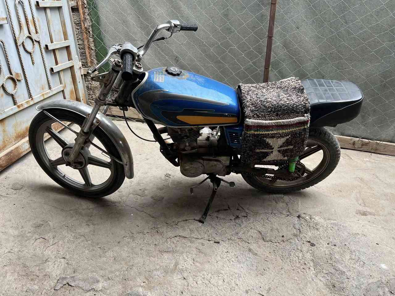 اربعه كير كلك مكفوله دراجه تخبل محرك اخرس لاتبخير ولا صوت  تركع هندر توديك وين ماتريد  دراجه حلوه  بيها تلحيضات كم شغله.السعر ١٧٥ مكاني حي الفارس ***********
