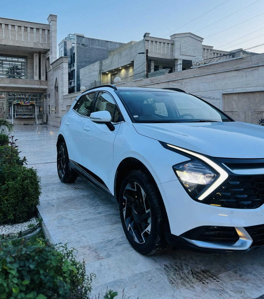 السلام عليكم 🔥😎بيع فقط 
كيا سبورتج 2024 خليجي الشركة العامه الدولية 
رقم بغداد انكليزي تحويل مباشر ب اسم المشتري 
عداد المسافه 14 الف 
السياره ماخذها زيرو على ايدي مشت كفاله عامه 
المواصفات 🔰
بصمه ابواب وتشغيل عن بعد 
سقف بونراما 
محرك 2.0 دوش 
تحكمات ستيرن 
تبريد قطعتين 
كشنات كهرباء + تدفئه 
شاشه متصله 
كامره 
تبريد قطعتين 
داخل بيجي مخمل 
صندوك كهرباء 
داخل وخارج زينون 
حساسات 360 درجه 
شفتات ب الستيرن 
اوتو هولد 
داريف مود اوضاع قياده /نورمل / كومفرت / سبورت 
سايد بريك دكمه 
وبعد بيها مواصفات 

 📍 مكان السياره / بغداد الكاظميه 

📞 ***********

📞 ***********
