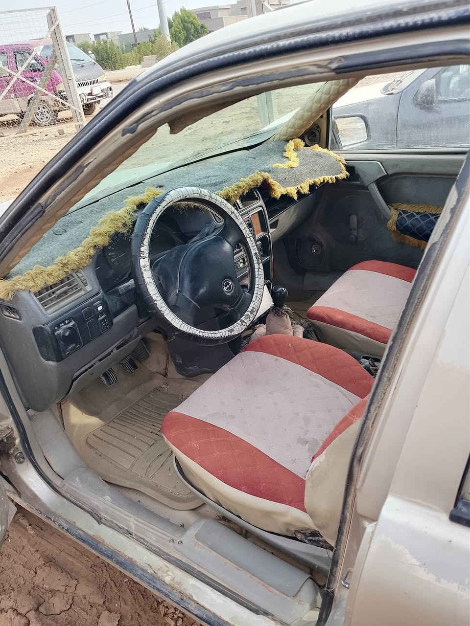 للبيع اوبل مديل 91سياره بلاديه محرك 2000صدر كفاله سياره حلوه مذب عليهه لوربع سعر 22وبيهه مجال مكان ديالى بني سعد ***********
