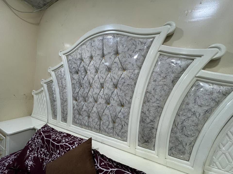 للبيع غرفة نوم خشب صاج ثقيل نظيفه حيل مراسله الرقم

‭***********‬
