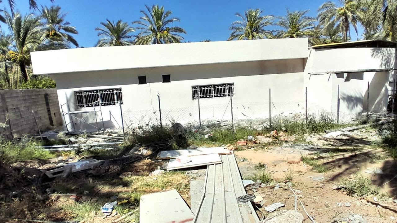 (كادر لبخ من الفلوجه‪(***********)(
سقل ناعم ب 7
لبخ ونثر ب8
لبخ اجراره ب6
تصفير مصاطر ب9
التشميع ب3
جص وبورك ب7

لواجهات قطعي
