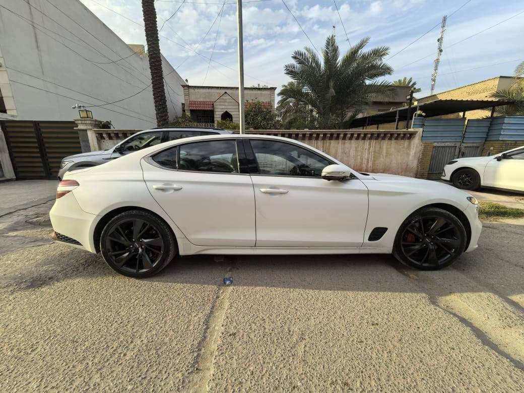 جينيسس2023برستيج فول
من داتا شو وانت صاعد ضربه بابتين جهة السائق فقط جديده جدا  ماشيه 27 الف كيلو ابيض مات رقم بغداد ترهم بيع او مراوس بسياره عاليه ت ***********
