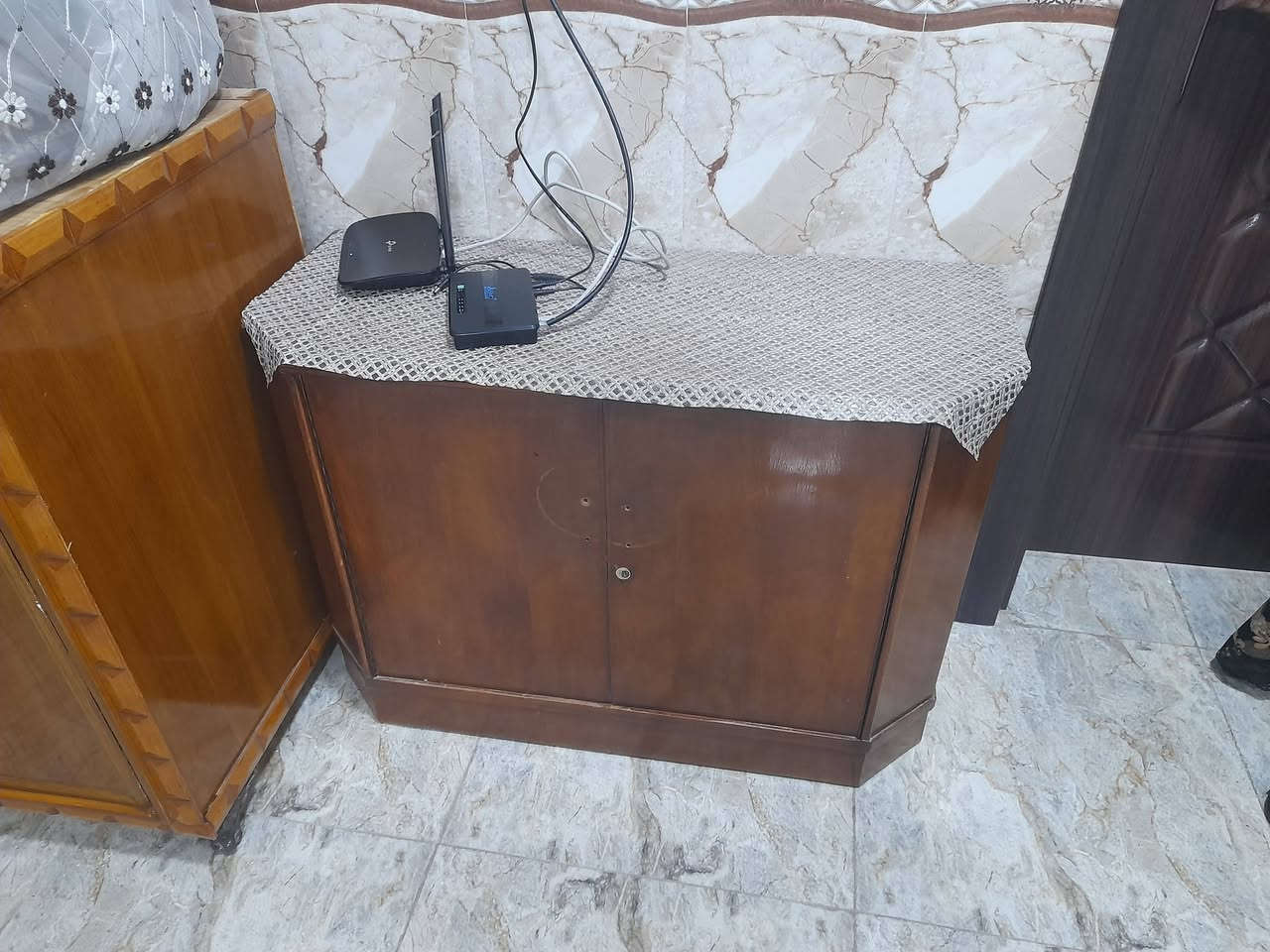 سلام عليكم 
غرفه اخشاب 
درجه اولى صاج
س.ع،ر ٩٥٠ وبيه مجال
مكان  تاجي مقابيل مشأه نصر
***********
***********
