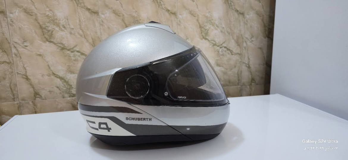 السلام عليكم خوذه ماركه عالميه ألماني قياس S مستخدم نظيفه جداا مع جهاز بلوتوث ابو الشاشه السعر 100 الف يوجد توصيل جميع محافظات العراق  ***********
