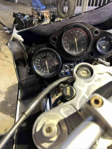 السلام عليكم 
للبيع دراجه هوندا cbr 900  
موديل 1998  
بغداد اوراق اصوليه 
للاستفسار الاتصال على الرقم 
***********
الصور موضحه كدامكم
